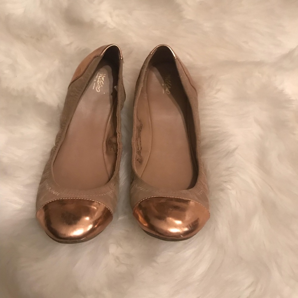 Mossimo brown rose gold toe suede flat rose patch